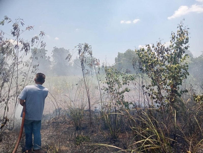 งานป้องกันและบรรเทาสาธารณภัย สำนักปลัดเทศบาล เทศบาลตำบลปักธงชัย ออกช่วยระงับเหตุไฟไหม้ ในพื้นที่รับผิดชอบและพื้นที่ข้างเคียง