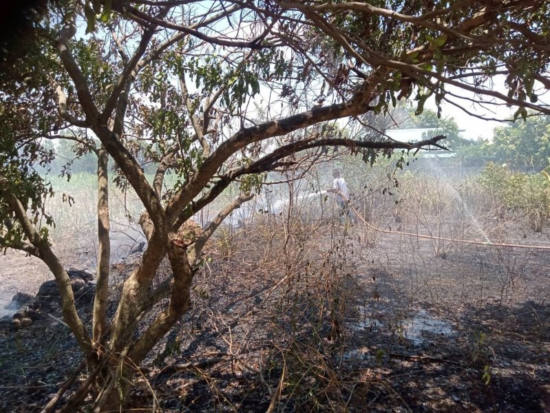 งานป้องกันและบรรเทาสาธารณภัย สำนักปลัดเทศบาล เทศบาลตำบลปักธงชัย ออกช่วยระงับเหตุไฟไหม้ ในพื้นที่รับผิดชอบและพื้นที่ข้างเคียง