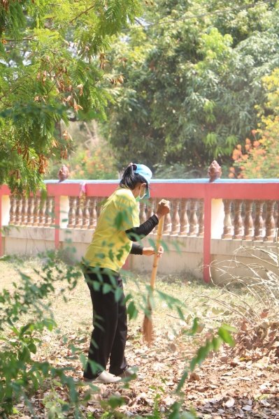 อำเภอปักธงชัย ร่วมกับเทศบาลตำบลปักธงชัยจัดกิจกรรมจิตอาสาพัฒนาเนื่องในโอกาสวันสำคัญของชาติไทย ประจำปี 2567 ในวันศุกร์ที่ 3 พฤษภาคม 2567 ณ วัดโพธิ์ทอง หมู่ที่ 5 ตำบลเมืองปัก อำเภอปักธงชัย นครราชสีมา