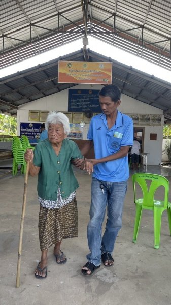 งานพัฒนาชุมชน และ กองสาธารณสุขและสิ่งแวดล้อม เทศบาลตำบลปักธงชัยออกหน่วยบริการเคลื่อนที่จ่ายเบี้ยยังชีพและบริการจัดเก็บค่าบริการเก็บขนขยะ ช่วงเดือนมกราคม – มีนาคม 2567