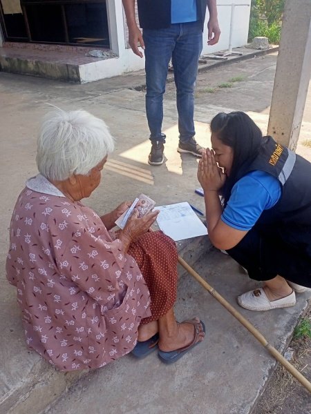 งานพัฒนาชุมชน และกองสาธารณสุขและสิ่งแวดล้อมเทศบาลตำบลปักธงชัย ออกจ่ายเบี้ยยังชีพและบริการจัดเก็บค่าบริการเก็บขนขยะช่วงเดือนมกราคม– มีนาคม 2566