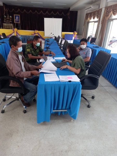 ประชุมคณะกรรมการพิจารณาผลการประกวดราคาอิเล็กทรอนิกส์ โครงการก่อสร้างถนนคอนกรีตเสริมเหล็ก สายศาลตาปู่เชื่อมต่อเขตโคกไทย บ้านดู่ใน หมู่ที่ 16 ช่วงที่ 1 กว้าง 5 เมตร ยาว 825 เมตร หนา 0.15 เมตร เทศบาลตำบลปักธงชัย อำเภอปักธงชัย จังหวัดนครราชสีมา

