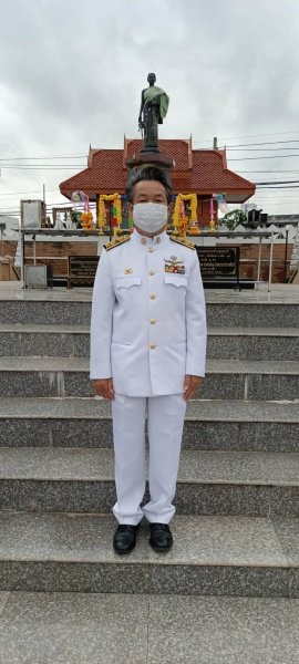 เทศบาลตำบลปักธงชัย เข้าร่วมพิธีทำบุญตักบาตร พิธีวางพานพุ่มและถวายบังคมเนื่องในวันคล้ายวันพระบรมราชสมภพพระบาทสมเด็จพระบรมชนกาธิเบศร มหาภูมิพลอดุลยเดชมหาราช บรมนาถบพิตร วันชาติ และวันพ่อแห่งชาติ ณ หอประชุมอำเภอปักธงชัยเพื่อสดุดีพระเกียรติคุณและน้อมรำลึกในพระมหากรุณาธิคุณอันหาที่สุดมิได้