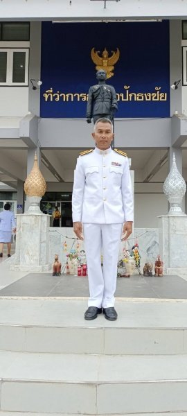 เทศบาลตำบลปักธงชัย เข้าร่วมพิธีทำบุญตักบาตร พิธีวางพานพุ่มและถวายบังคมเนื่องในวันคล้ายวันพระบรมราชสมภพพระบาทสมเด็จพระบรมชนกาธิเบศร มหาภูมิพลอดุลยเดชมหาราช บรมนาถบพิตร วันชาติ และวันพ่อแห่งชาติ ณ หอประชุมอำเภอปักธงชัยเพื่อสดุดีพระเกียรติคุณและน้อมรำลึกในพระมหากรุณาธิคุณอันหาที่สุดมิได้