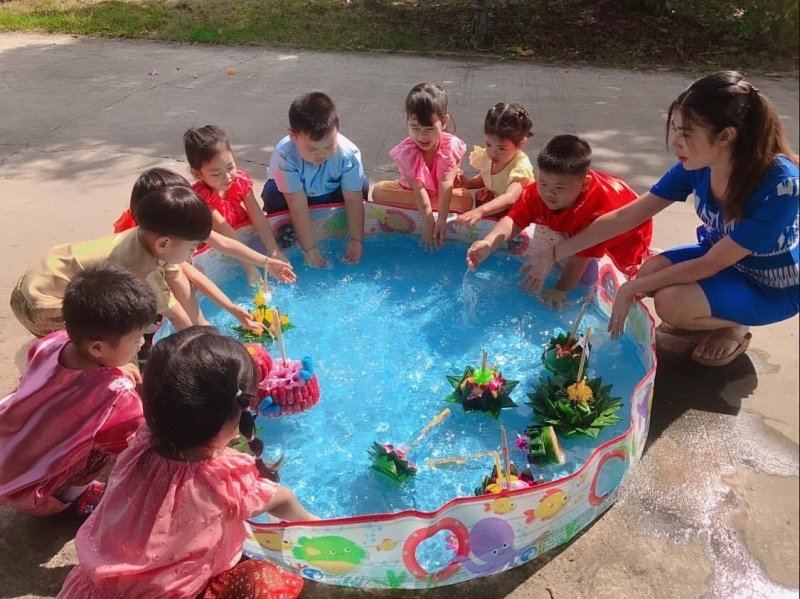 ศูนย์พัฒนาเด็กเล็กเทศบาลตำบลปักธงชัย จัดกิจกรรมวันลอยกระทงเพื่อให้เด็กได้รู้จักและรักษาสืบสานประเพณีอันดีงามของไทย วันที่ 8 พฤศจิกายน 2565 ณ ศูนย์พัฒนาเด็กเล็กเทศบาลตำบลปักธงชัย