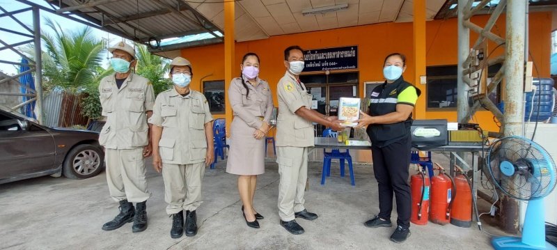 เทศบาลตำบลปักธงชัยตั้งจุดบริการประชาชน (ด่านชุมชน) ช่วงเทศกาลปีใหม่ 2565 วันที่ 29 ธันวาคม 2564 - 4 มกราคม 2565 เพื่อดูแลความปลอดภัยให้กับประชาชนในพื้นที่และผู้ใช้รถใช้ถนน ชีวิตวิถีใหม่ ขับขี่อยา่งปลอดภัย ไร้อุบัติเหตุ