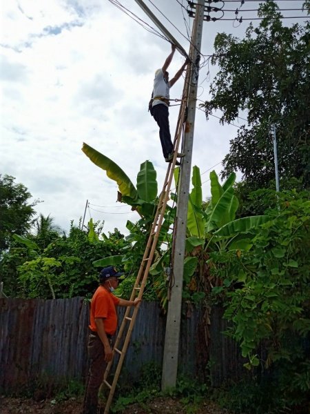เทศบาลตำบลปักธงชัย ซ่อมแซม ติดตั้ง เพิ่มจุดไฟฟ้าสาธารณะหมู่บ้าน ประจำเดือนตุลาคม - ธันวาคม 2564