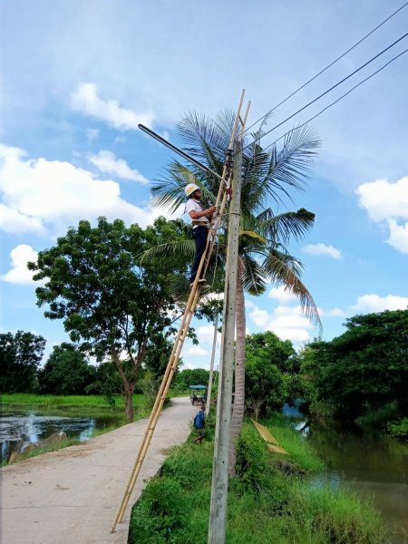 เทศบาลตำบลปักธงชัย ซ่อมแซม ติดตั้ง เพิ่มจุดไฟฟ้าสาธารณะหมู่บ้าน ประจำเดือนตุลาคม - ธันวาคม 2564