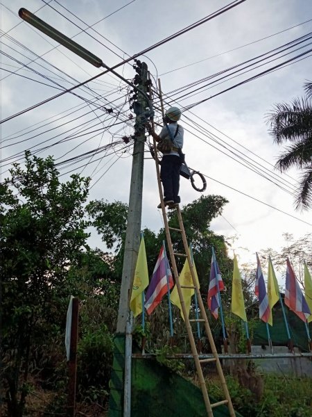 เทศบาลตำบลปักธงชัย ซ่อมแซม ติดตั้ง เพิ่มจุดไฟฟ้าสาธารณะหมู่บ้าน ประจำเดือนตุลาคม - ธันวาคม 2564