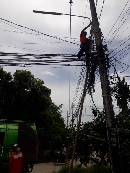 เทศบาลตำบลปักธงชัย ซ่อมแซม ติดตั้ง เพิ่มจุดไฟฟ้าสาธารณะหมู่บ้าน ประจำเดือนตุลาคม - ธันวาคม 2564