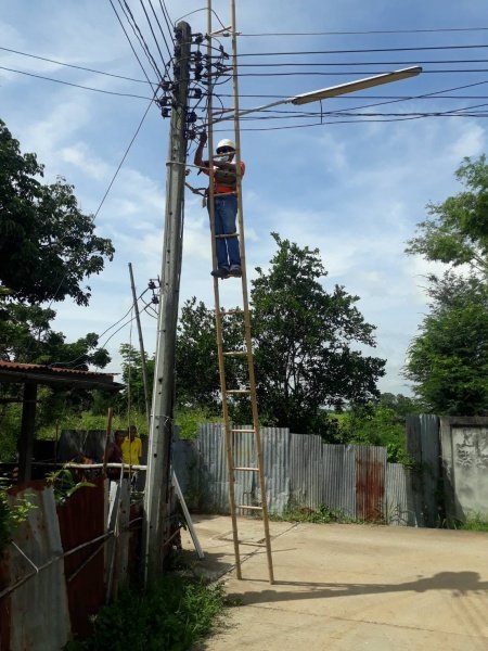 เทศบาลตำบลปักธงชัย ซ่อมแซม ติดตั้ง เพิ่มจุดไฟฟ้าสาธารณะหมู่บ้าน ประจำเดือนตุลาคม - ธันวาคม 2564