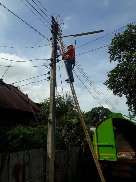 เทศบาลตำบลปักธงชัย ซ่อมแซม ติดตั้ง เพิ่มจุดไฟฟ้าสาธารณะหมู่บ้าน ประจำเดือนตุลาคม - ธันวาคม 2564