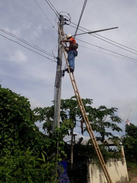 เทศบาลตำบลปักธงชัย ซ่อมแซม ติดตั้ง เพิ่มจุดไฟฟ้าสาธารณะหมู่บ้าน ประจำเดือนตุลาคม - ธันวาคม 2564