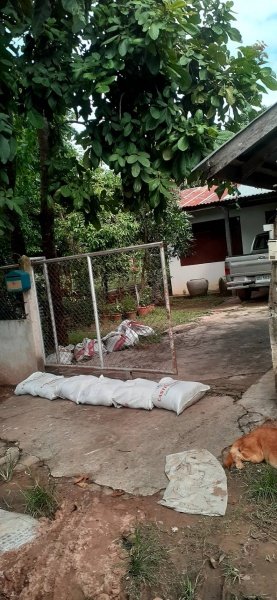 เทศบาลตำบลปักธงชัย โดยงานป้องกันและบรรเทาสาธารณภัย มอบถุงทรายเพื่อช่วยเหลือผู้ประสบภัยนำ้ท่วม ช่วงเดือนตุลาคม - เดือนธันวาคม 2565