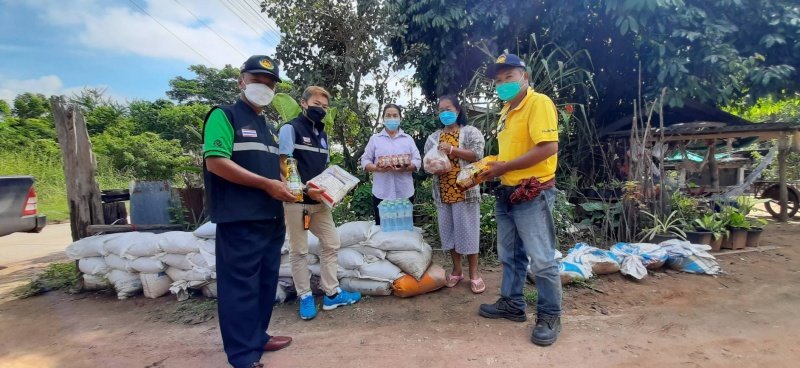 เทศบาลตำบลปักธงชัย โดยงานป้องกันและบรรเทาสาธารณภัย มอบถุงทรายเพื่อช่วยเหลือผู้ประสบภัยนำ้ท่วม ช่วงเดือนตุลาคม - เดือนธันวาคม 2565