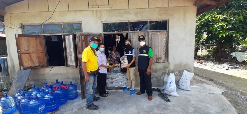 เทศบาลตำบลปักธงชัย โดยงานป้องกันและบรรเทาสาธารณภัย มอบถุงทรายเพื่อช่วยเหลือผู้ประสบภัยนำ้ท่วม ช่วงเดือนตุลาคม - เดือนธันวาคม 2565