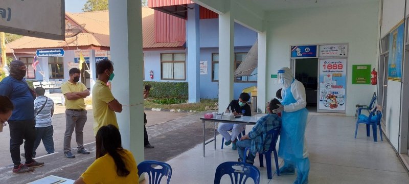 ผู้บริหาร พนักงานเทศบาล ลูกจ้าง พนักงานจ้างเทศบาลตำบลปักธงชัยรับการตรวจหาเชื้อไวรัสโคโรนา 2019 (โควิด - 19)ด้วย Antigen Test Kit หรือ ATK เพื่อเป็นการตรวจคัดกรองเบื้องต้น