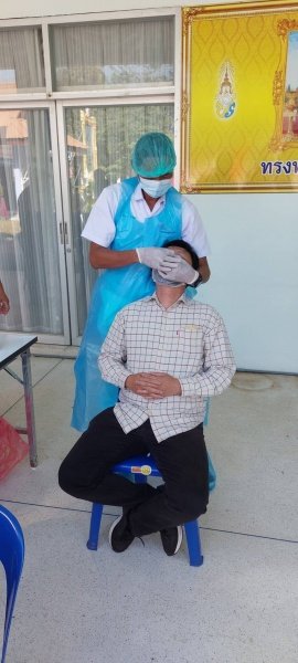 ผู้บริหาร พนักงานเทศบาล ลูกจ้าง พนักงานจ้างเทศบาลตำบลปักธงชัยรับการตรวจหาเชื้อไวรัสโคโรนา 2019 (โควิด - 19)ด้วย Antigen Test Kit หรือ ATK เพื่อเป็นการตรวจคัดกรองเบื้องต้น