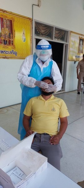 ผู้บริหาร พนักงานเทศบาล ลูกจ้าง พนักงานจ้างเทศบาลตำบลปักธงชัยรับการตรวจหาเชื้อไวรัสโคโรนา 2019 (โควิด - 19)ด้วย Antigen Test Kit หรือ ATK เพื่อเป็นการตรวจคัดกรองเบื้องต้น