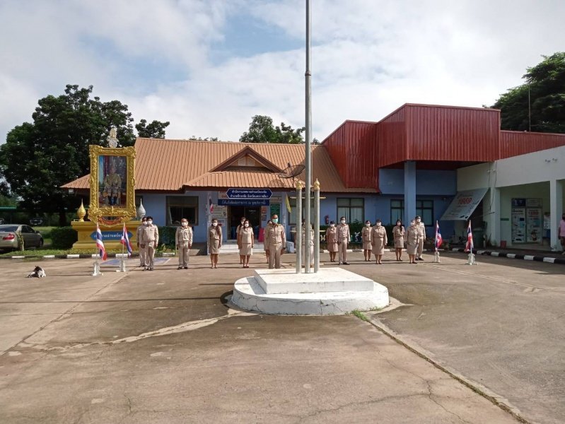 เทศบาลตำบลปักธงชัยจัดกิจกรรมเคารพธงชาติและร้องเพลงชาติ บริเวณด้านหน้าอาคารสำนักงานเทศบาลตำบลปักธงชัย 28 กันยายน 2564