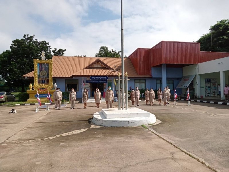 เทศบาลตำบลปักธงชัยจัดกิจกรรมเคารพธงชาติและร้องเพลงชาติ บริเวณด้านหน้าอาคารสำนักงานเทศบาลตำบลปักธงชัย 28 กันยายน 2564