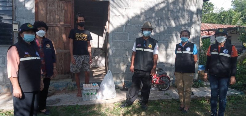 เทศบาลตำบลปักธงชัยมอบถุงยังชีพให้แก่ผู้กักตัว ในเขตพื้นที่เทศบาลตำบลปักธงชัยประจำเดือนกรกฎาคม - กันยายน 2564