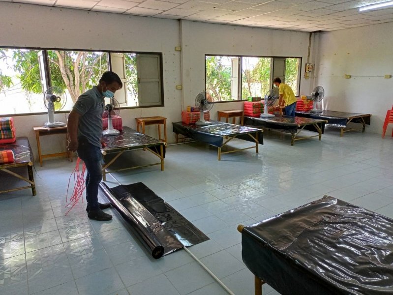 เทศบาลตำบลปักธงชัย เตรียมสถานที่ศูนย์แยกกักตัวในชุมชน Community Isolation (CI) ประจำปี พ.ศ. 2564 ณ โรงเรียนโพธิ์ทอง บ้านโรงนา ตำบลเมืองปัก อำเภอปักธงชัย จังหวัดนครราชสีมา