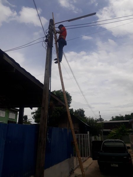 เทมศบาลตำบลปักธงชัย ซ่อม เพิ่มจุดไฟฟ้าสาธารระ ประจำเดือนกรกฎาคม - กันยายน 2564 ในเขตพื้นที่เทศบาลตำบลปักธงชัย