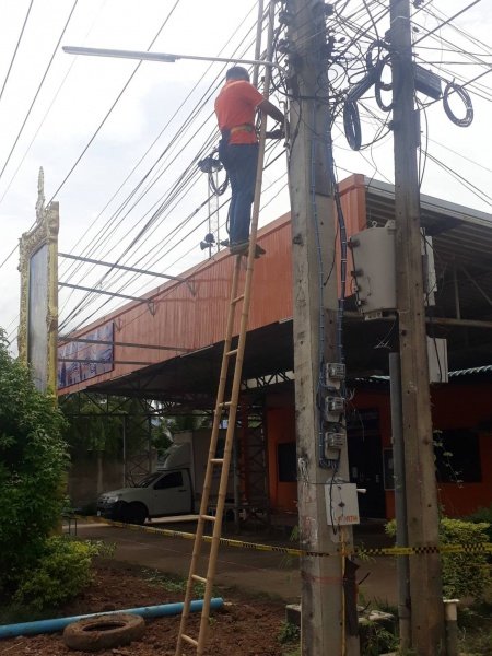 เทมศบาลตำบลปักธงชัย ซ่อม เพิ่มจุดไฟฟ้าสาธารระ ประจำเดือนกรกฎาคม - กันยายน 2564 ในเขตพื้นที่เทศบาลตำบลปักธงชัย