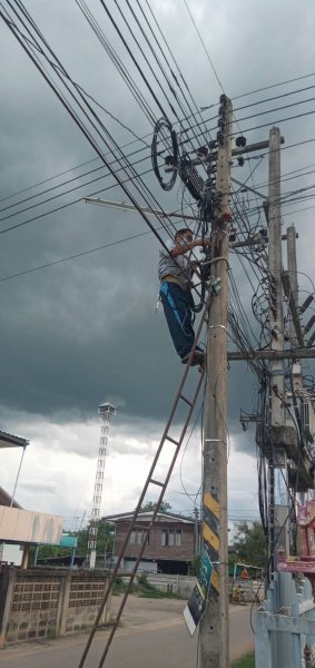 เทมศบาลตำบลปักธงชัย ซ่อม เพิ่มจุดไฟฟ้าสาธารระ ประจำเดือนกรกฎาคม - กันยายน 2564 ในเขตพื้นที่เทศบาลตำบลปักธงชัย