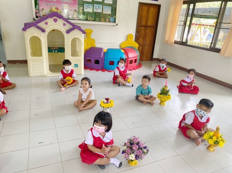 พิธีไหว้ครู ประจำปีการศึกษา 2564 วันพฤหัสบดี ที่ 26 มิถุนายน 2564 ศูนย์พัฒนาเด็กเล็กเทศบาลตำบลปักธงชัย