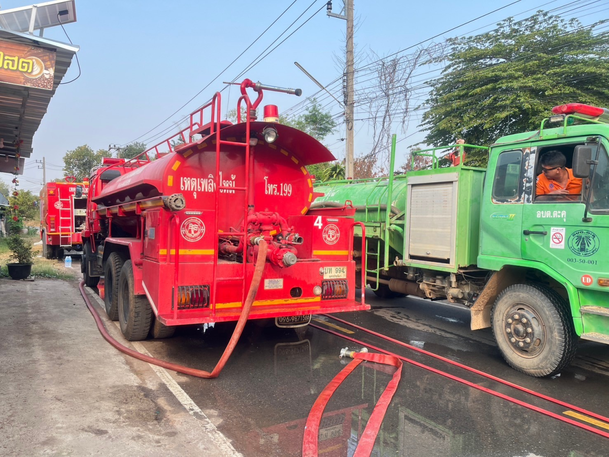 เทศบาลตำบลปักธงชัย ช่วยเหลือเบื้องต้น นางสาวทองสุข จอมจะโปะ ผู้ประสบอัคคีภัยบ้านเรือนได้รับความเสียหายทั้งหลัง