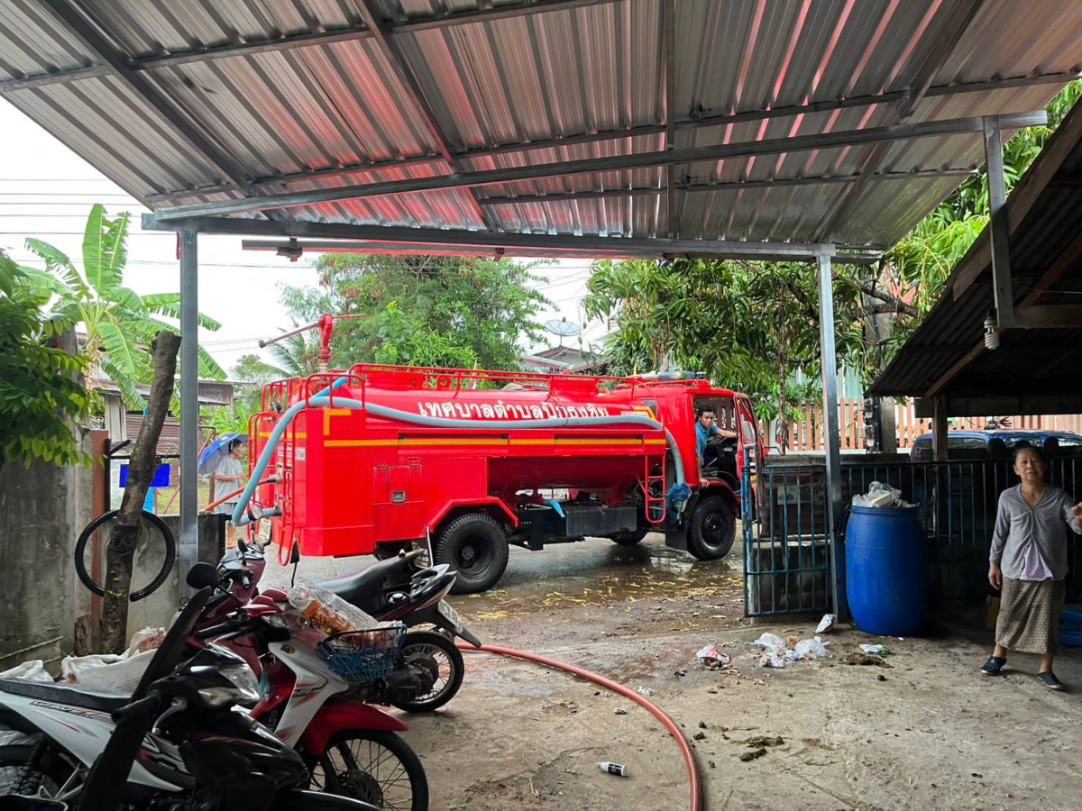 พิธีรับมอบสิ่งของในการดำรงชีพเบื้องต้นเพื่อบรรเทาความเดือดร้อนเฉพาะหน้า  แก่นางสาวทองสุข จอมจะโปะ ผู้ประสบอัคคีภัยบ้านเรือนได้รับความเสียหายทั้งหลัง