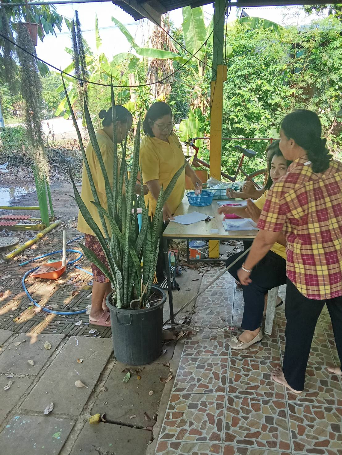 เทศบาลตำบลปักธงชัย ออกจ่ายเบี้ยยังชีพผู้สูงอายุ ผู้พิการ ผู้ป่วยฯ และบริการจัดเก็บค่าธรรมเนียมการเก็บขนขยะ ประจำเดือนมีนาคม 2568