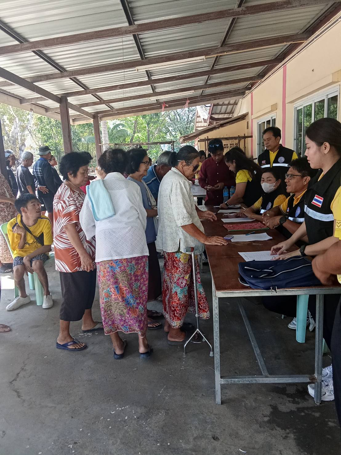 เทศบาลตำบลปักธงชัย ออกจ่ายเบี้ยยังชีพผู้สูงอายุ ผู้พิการ ผู้ป่วยฯ และบริการจัดเก็บค่าธรรมเนียมการเก็บขนขยะ ประจำเดือนมีนาคม 2568