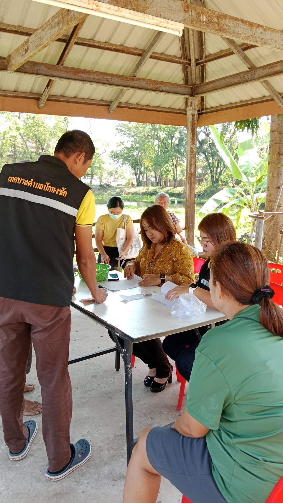 เทศบาลตำบลปักธงชัย ออกจ่ายเบี้ยยังชีพผู้สูงอายุ ผู้พิการ ผู้ป่วยฯ และบริการจัดเก็บค่าธรรมเนียมการเก็บขนขยะ ประจำเดือนมีนาคม 2568
