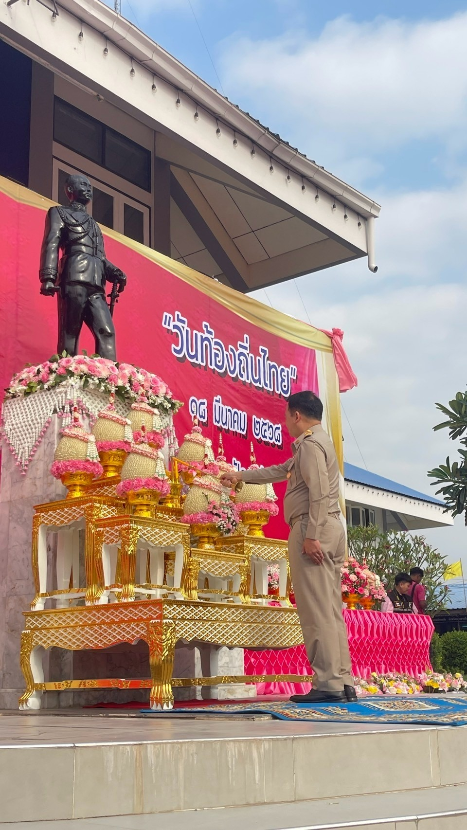 เทศบาลตำบลปักธงชัยร่วมพิธีถวายราชสักการะและกล่าวถวายราชสดุดี พระบาทสมเด็จพระจุลจอมเกล้าเจ้าอยู่หัว เนื่องในวันท้องถิ่นไทย ประจำปี 2568 ณ บริเวณลานพระบรมราชานุสาวรีย์ พระบาทสมเด็จพระจุลจอมเกล้าเจ้าอยู่หัว วันอังคารที่ 18 มีนาคม 2568