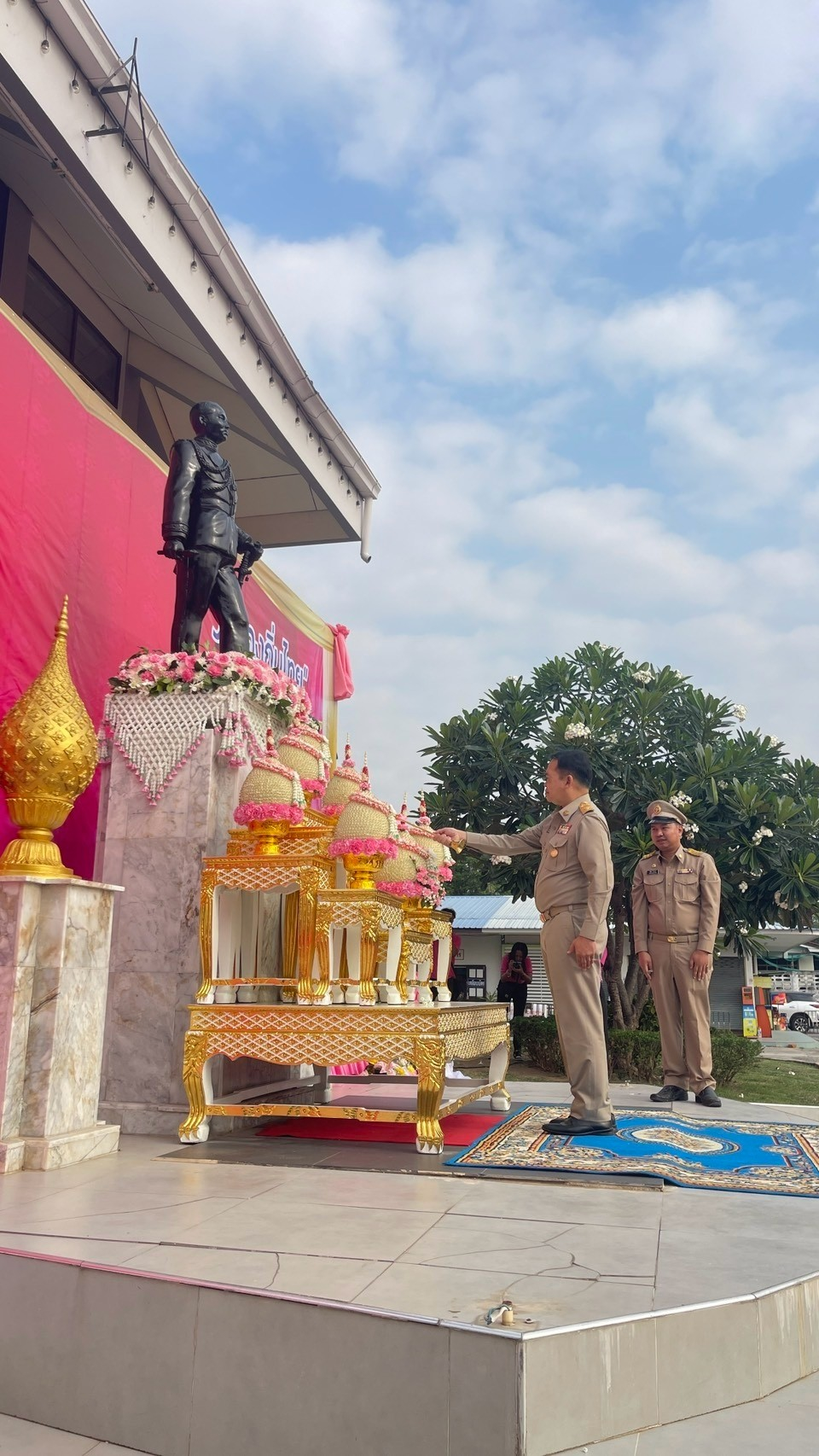 เทศบาลตำบลปักธงชัยร่วมพิธีถวายราชสักการะและกล่าวถวายราชสดุดี พระบาทสมเด็จพระจุลจอมเกล้าเจ้าอยู่หัว เนื่องในวันท้องถิ่นไทย ประจำปี 2568 ณ บริเวณลานพระบรมราชานุสาวรีย์ พระบาทสมเด็จพระจุลจอมเกล้าเจ้าอยู่หัว วันอังคารที่ 18 มีนาคม 2568