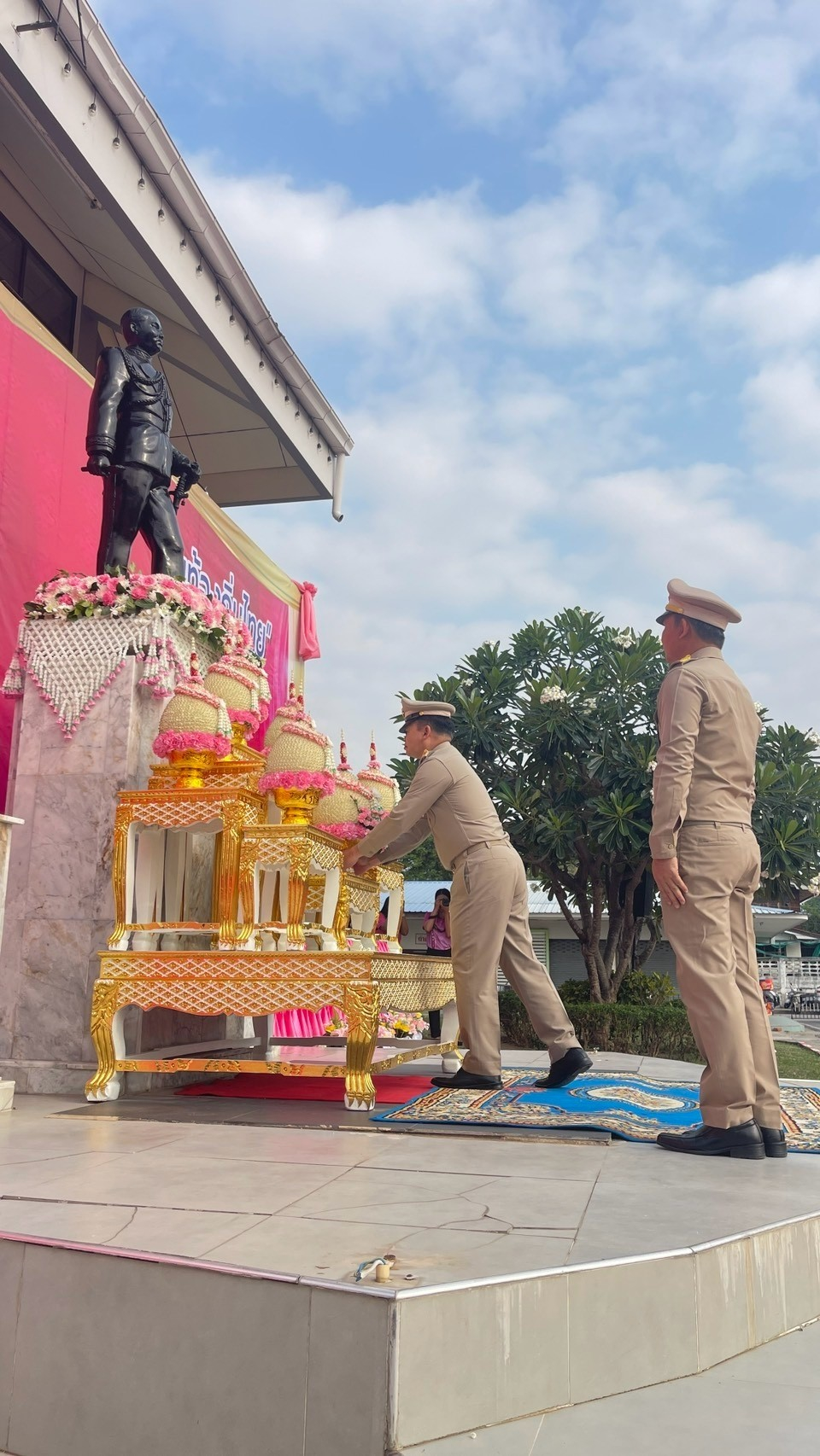 เทศบาลตำบลปักธงชัยร่วมพิธีถวายราชสักการะและกล่าวถวายราชสดุดี พระบาทสมเด็จพระจุลจอมเกล้าเจ้าอยู่หัว เนื่องในวันท้องถิ่นไทย ประจำปี 2568 ณ บริเวณลานพระบรมราชานุสาวรีย์ พระบาทสมเด็จพระจุลจอมเกล้าเจ้าอยู่หัว วันอังคารที่ 18 มีนาคม 2568