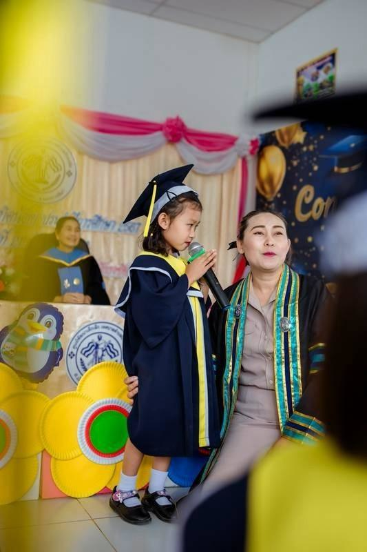 ศูนย์พัฒนาเด็กเล็กเทศบาลตำบลปักธงชัย จัดพิธีมอบวุฒิบัตรบัณฑิตน้อย ประจำปีการศึกษา 2567 วันที่ 21 มีนาคม 2568