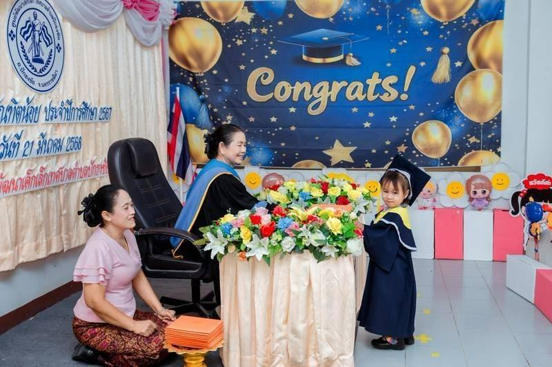 ศูนย์พัฒนาเด็กเล็กเทศบาลตำบลปักธงชัย จัดพิธีมอบวุฒิบัตรบัณฑิตน้อย ประจำปีการศึกษา 2567 วันที่ 21 มีนาคม 2568